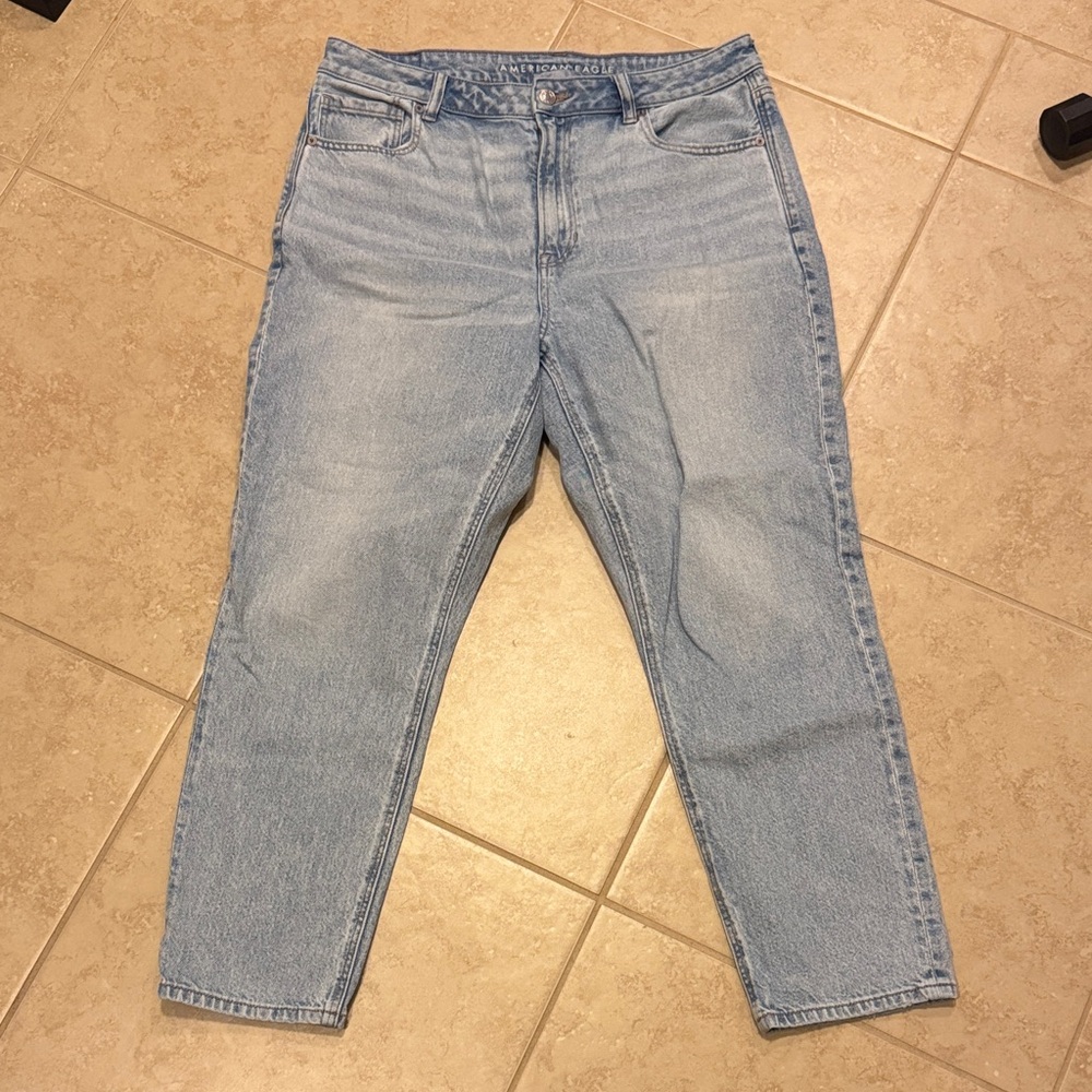 AMERICAN EAGLE Light Blue Mom Jeans